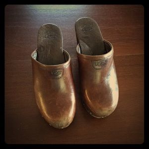 UGG leather/wood clogs